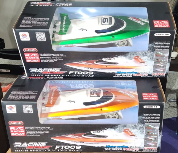 RC Racing boat - Image 4